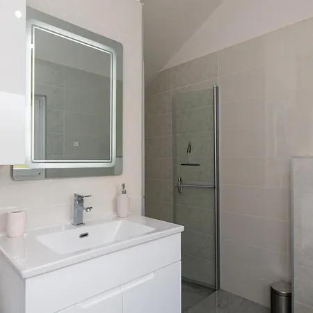Apartment Tara With Seaview Krk Town