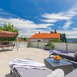 Tara With Seaview Apartman Krk Town