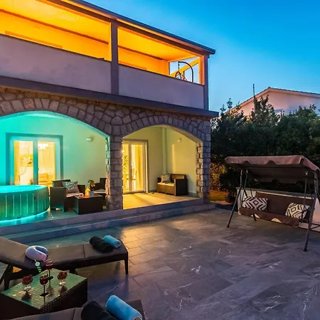 Tara With Seaview Apartment