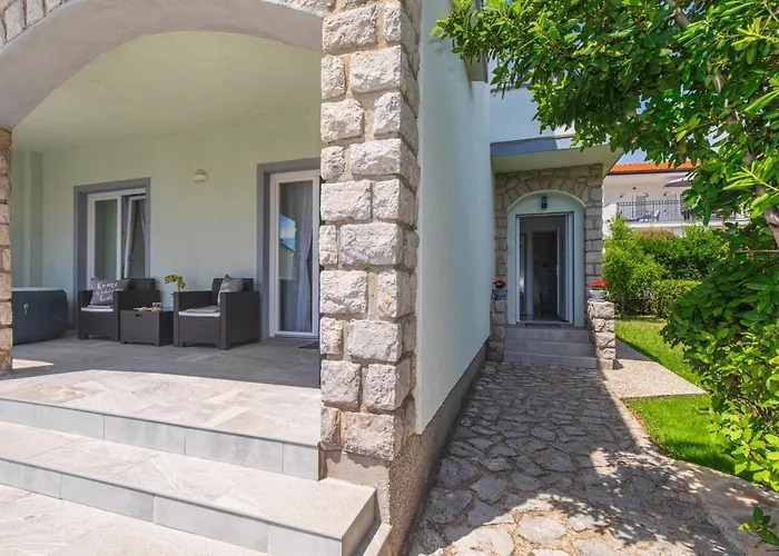 Apartment Tara With Seaview Krk Town
