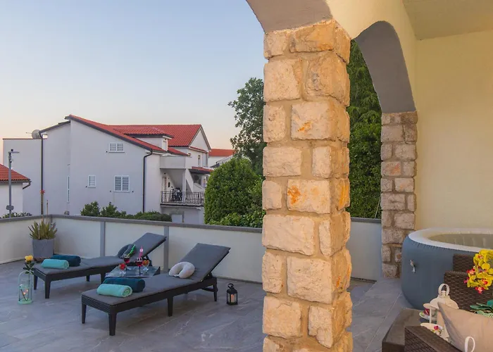 Tara With Seaview Апартаменты Крк