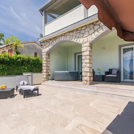 Tara With Seaview Appartamento *