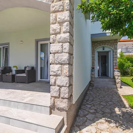 Appartamento Tara With Seaview Krk Town