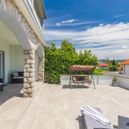 Tara With Seaview Krk Town